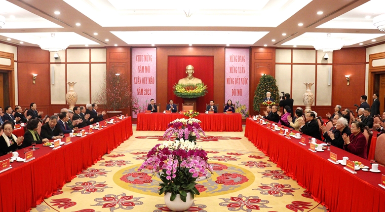 Tổng B&iacute; thư Nguyễn Ph&uacute; Trọng ch&uacute;c Tết l&atilde;nh đạo, nguy&ecirc;n l&atilde;nh đạo Đảng, Nh&agrave; nước - Ảnh 3.