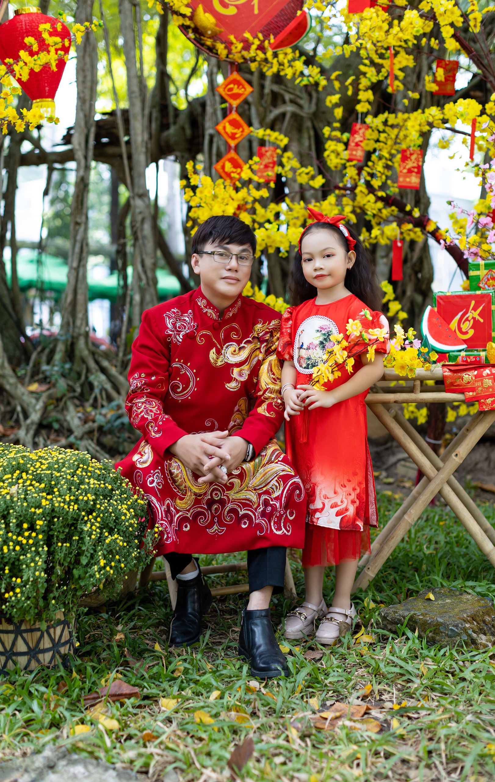 NTK Tommy Nguyễn đ&oacute;n Tết với &aacute;o d&agrave;i thanh lịch - Ảnh 3.