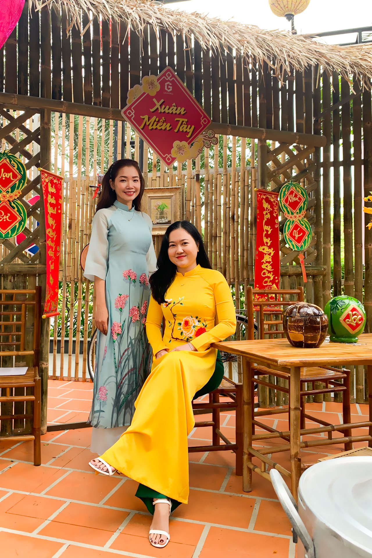 Đường hoa xuân 3 miền tại TP HCM khiến du khách check-in rầm rộ - Ảnh 6.