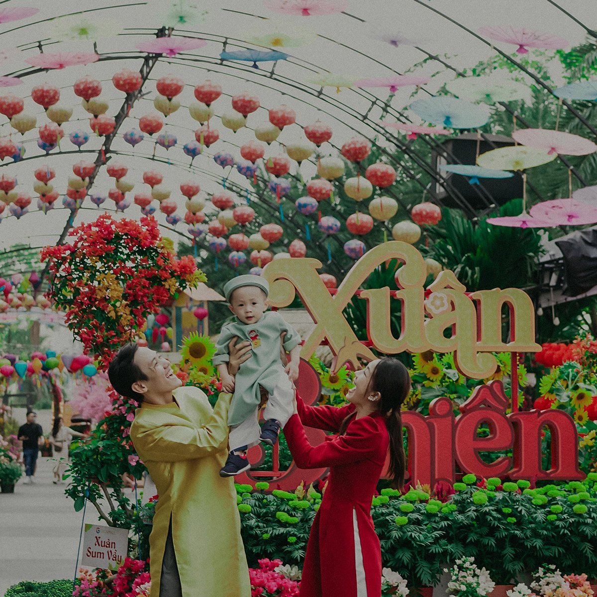 Đường hoa xuân 3 miền tại TP HCM khiến du khách check-in rầm rộ - Ảnh 7.