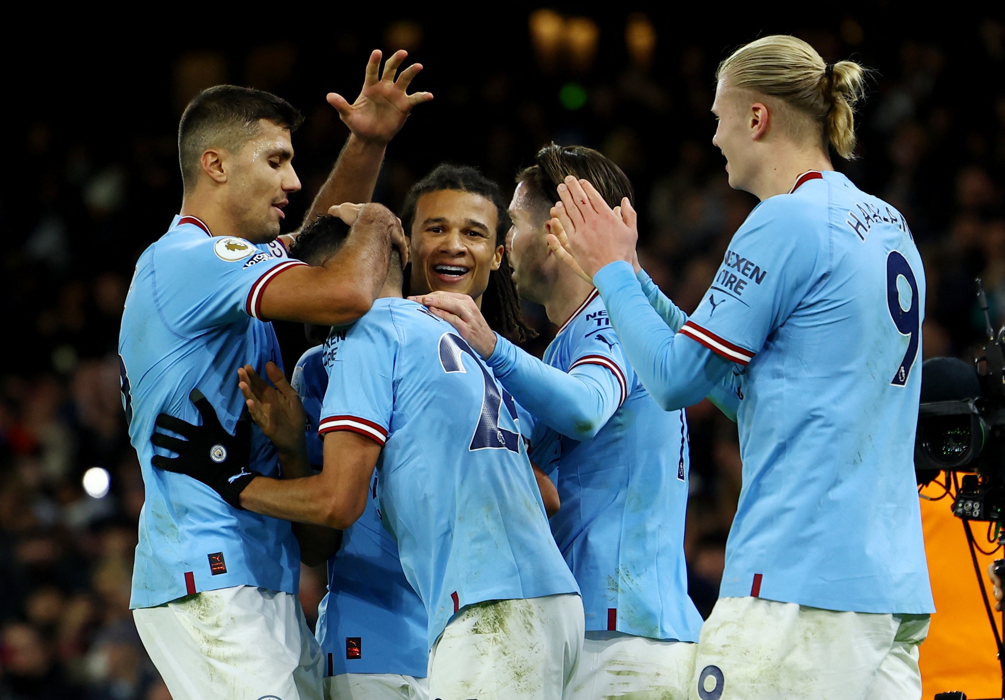 Ngược dòng ngoạn mục, Man City hạ Tottenham bằng mưa bàn thắng