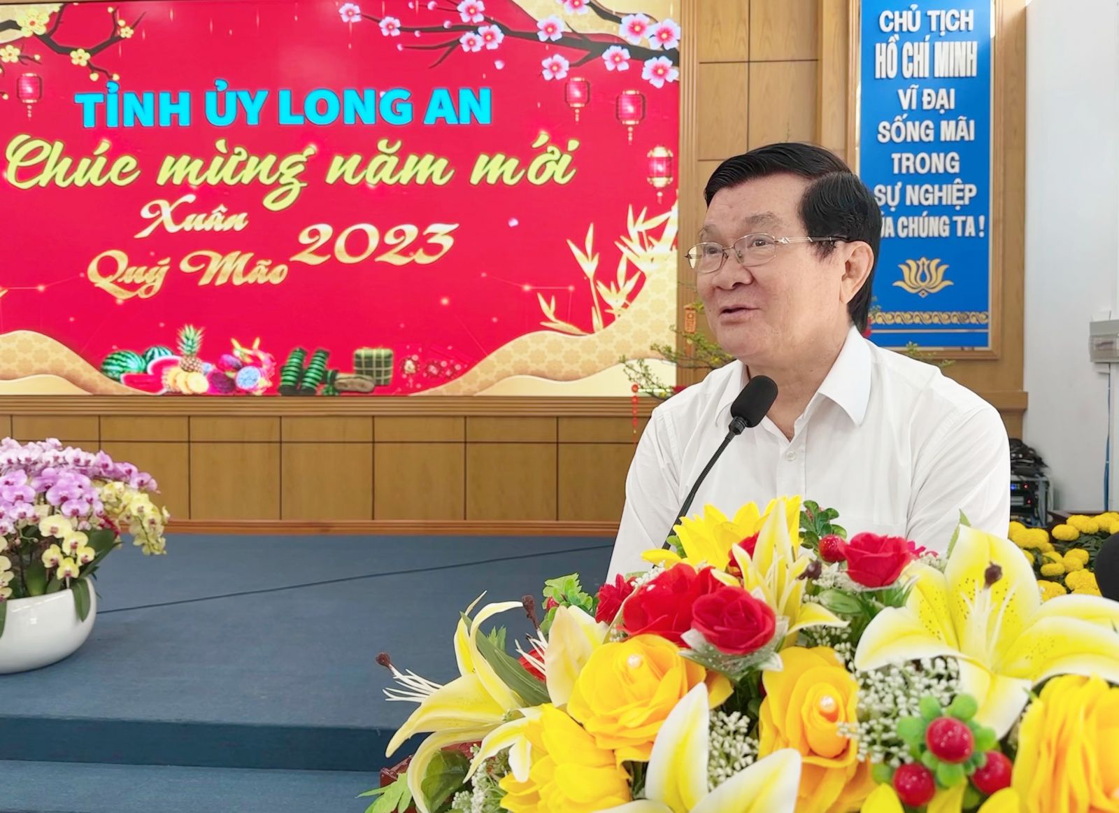 Nguyên Chủ tịch nước và nguyên Phó Thủ tướng Thường trực chúc Tết tại Long An - Ảnh 1.