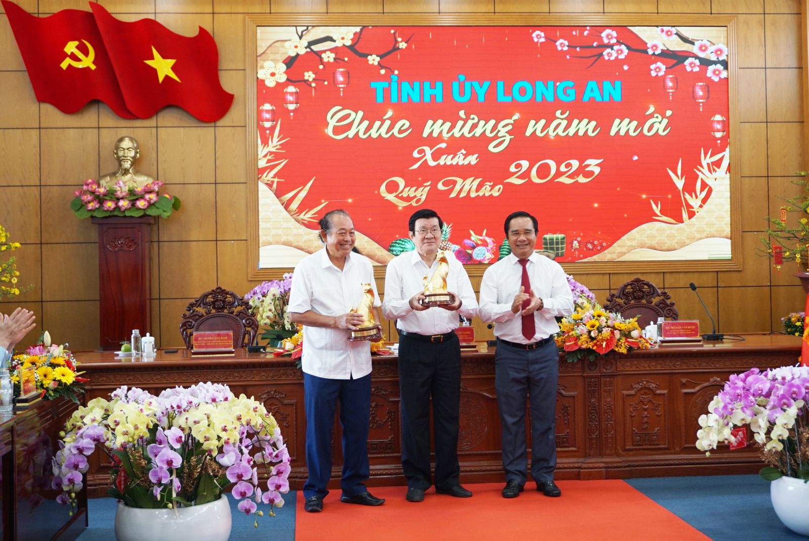 Nguyên Chủ tịch nước và nguyên Phó Thủ tướng Thường trực chúc Tết tại Long An