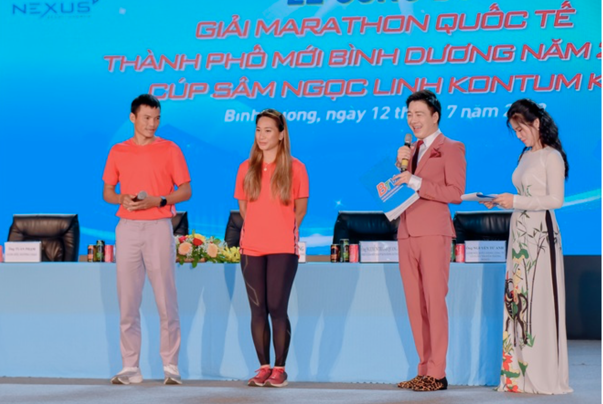 Nữ si&ecirc;u nh&acirc;n chạy từ 4 sa mạc đến Swiss Ultra Triathlon - Ảnh 7.