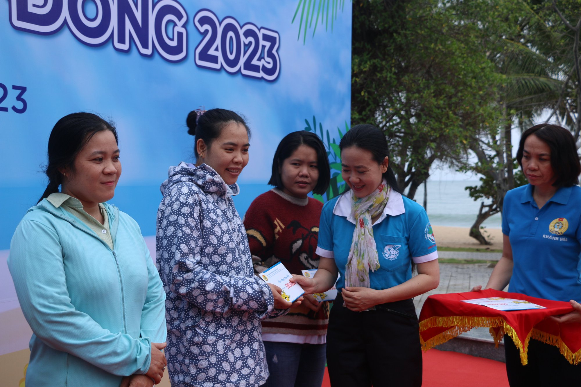 Kh&aacute;nh H&ograve;a: Ph&aacute;t động Ng&agrave;y lao động v&igrave; cộng đồng - Ảnh 4.