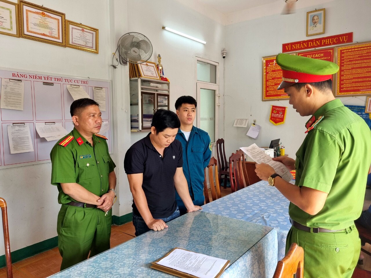 Ng&agrave;y gi&aacute;p Tết, C&ocirc;ng an Quảng Nam bắt giữ 2 đối tượng chiếm đoạt tiền tỉ - Ảnh 1.