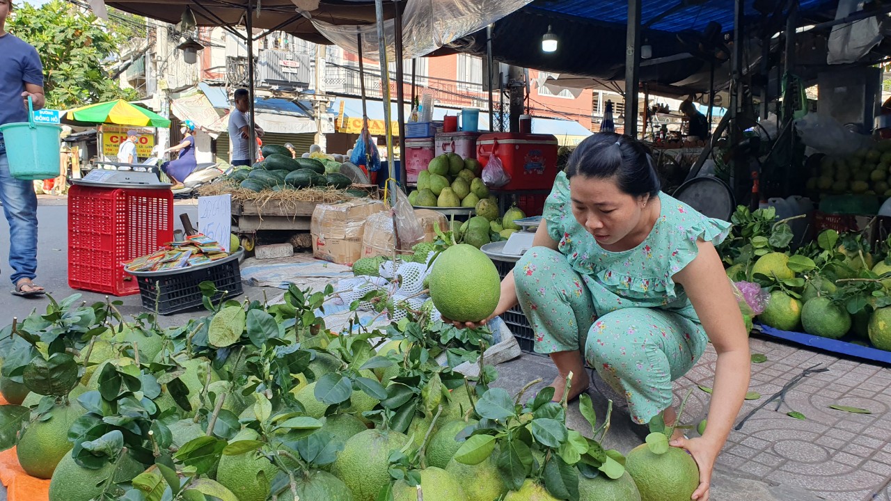 Chợ, siêu thị đông khách kỷ lục - Ảnh 2.