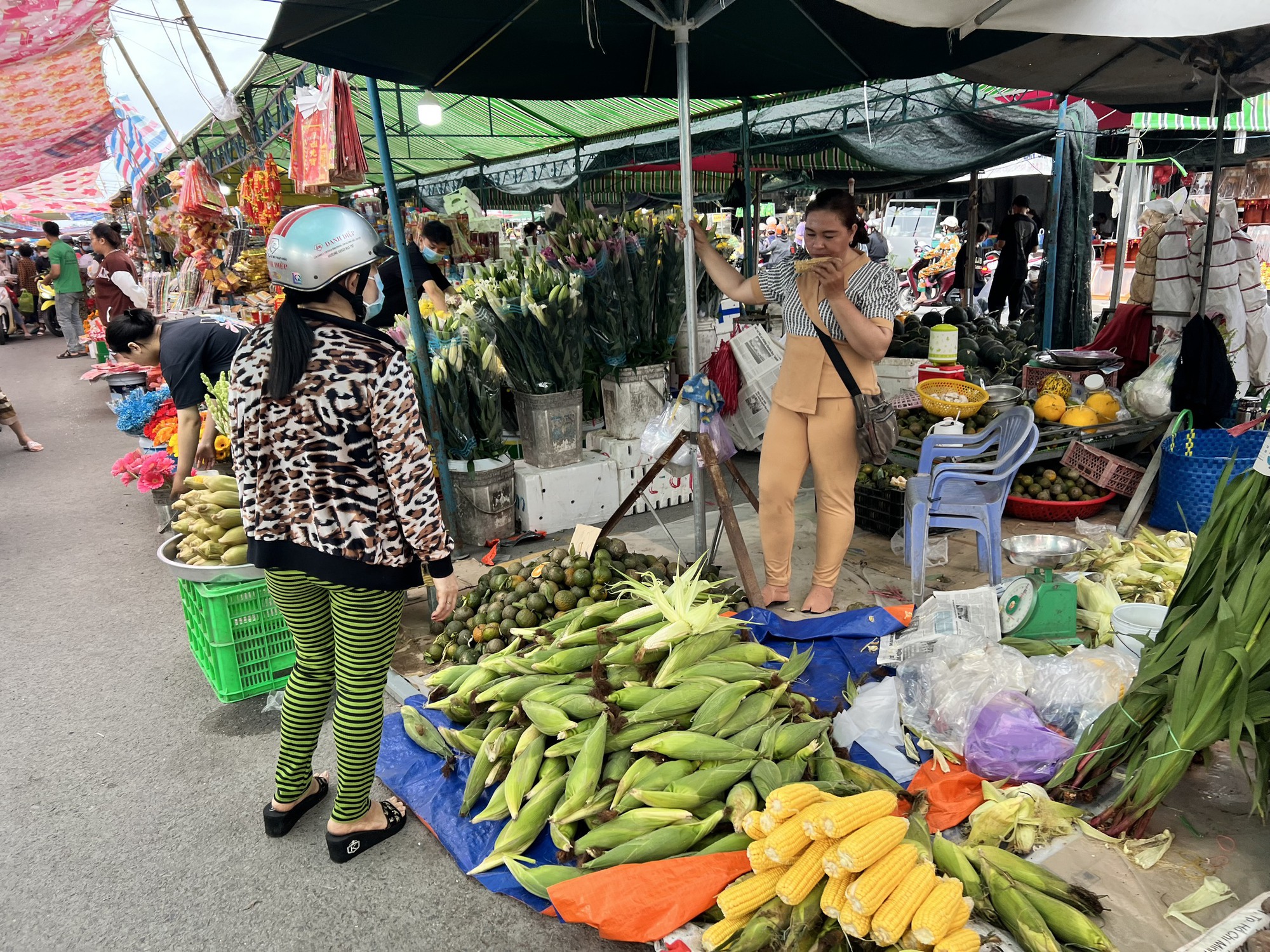 Chợ quê tấp nập ngày cuối năm - Ảnh 6.