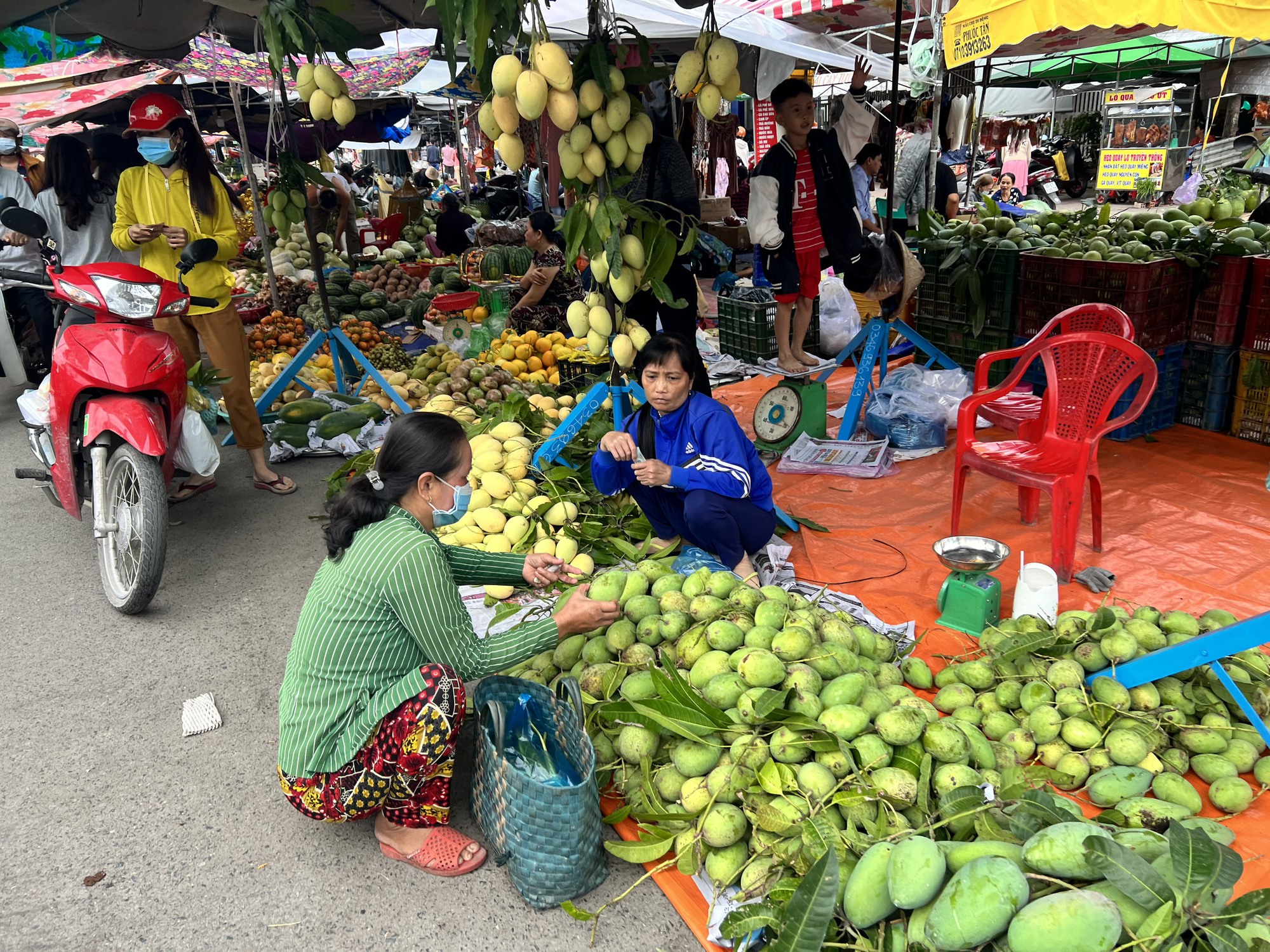 Chợ quê tấp nập ngày cuối năm - Ảnh 5.