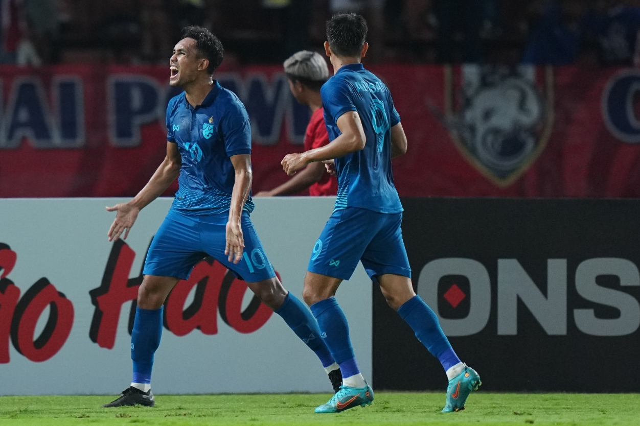 AFF Cup: Dangda lập cú đúp, tuyển Thái Lan đứng đầu bảng A