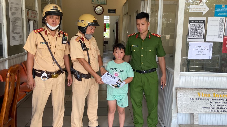 Tìm người thân cho bé gái nói đi lạc từ Bình Dương lên TP HCM