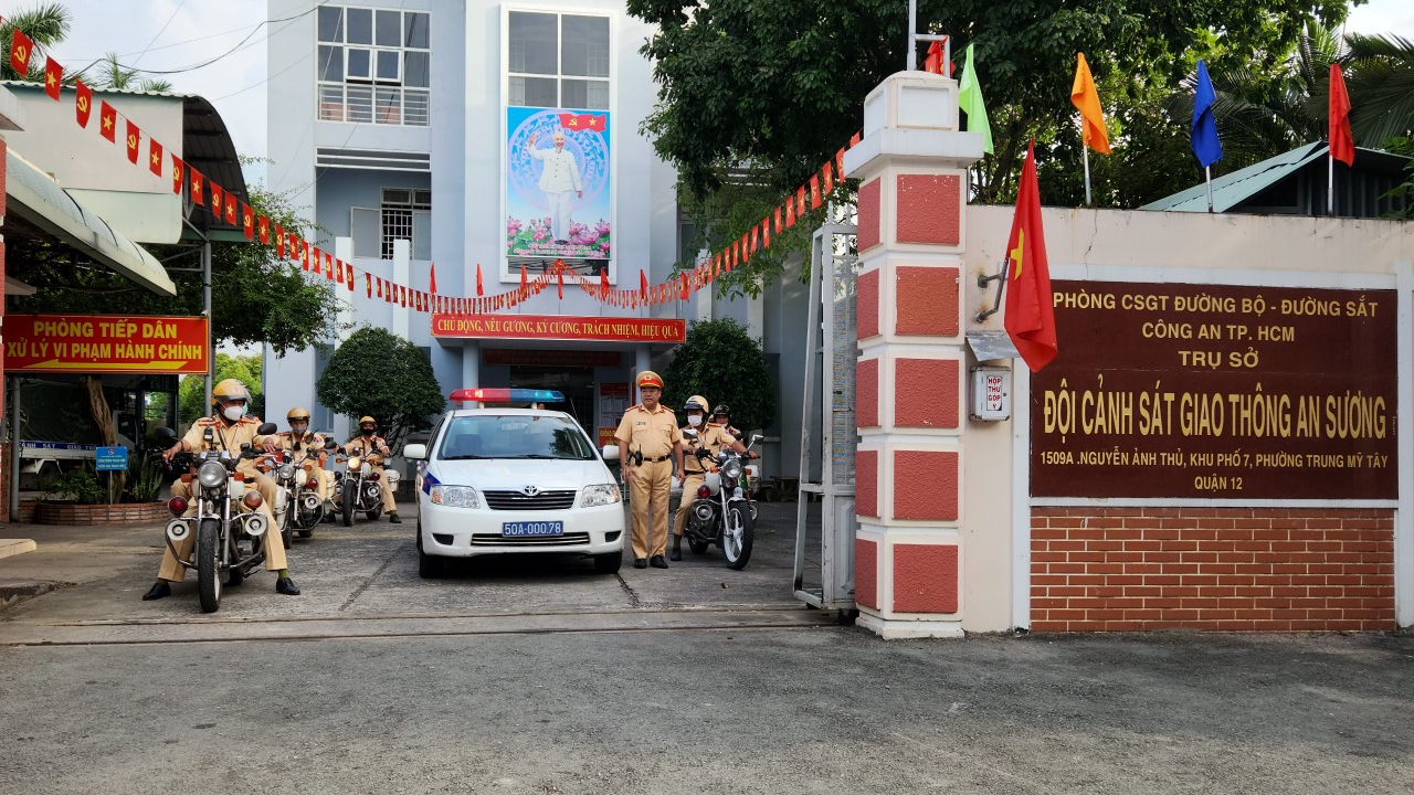 To&agrave;n cảnh giao th&ocirc;ng TP HCM khi người d&acirc;n quay trở lại sau Tết Dương lịch  - Ảnh 2.