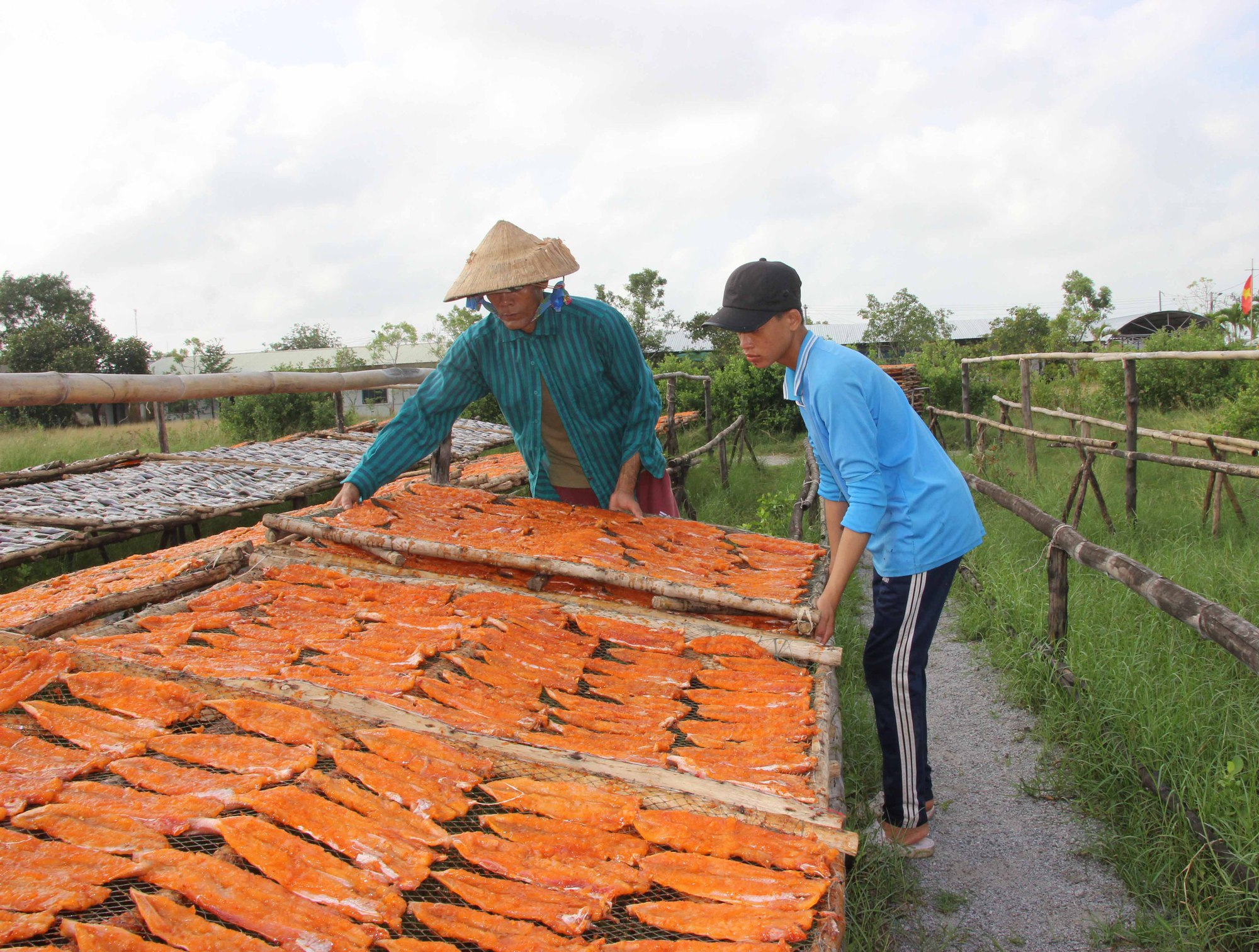 Đặc sản ở C&agrave; Mau chạy đua để kịp phục vụ Tết - Ảnh 1.