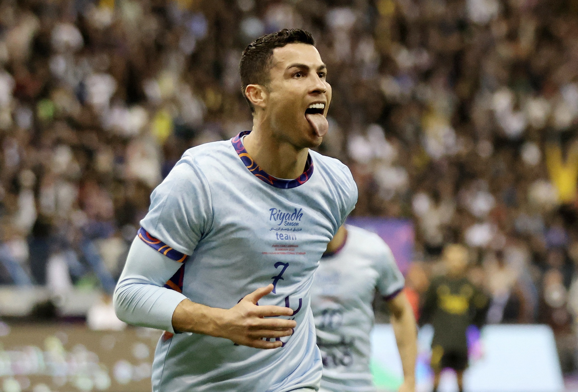 So tài với Messi tại Ả Rập Saudi, Ronaldo lập cú đúp