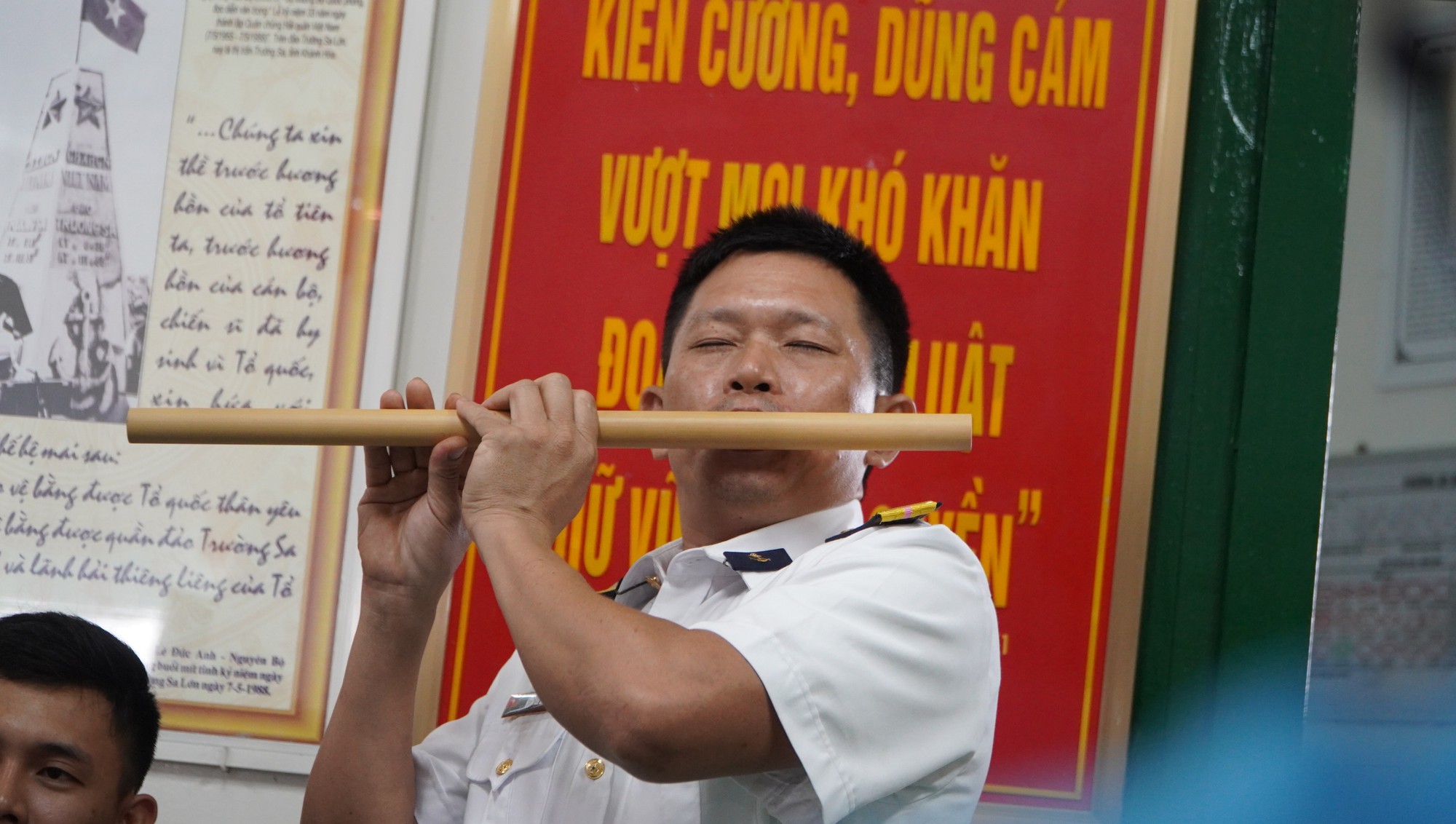 Tiếng sáo giữa biển trời