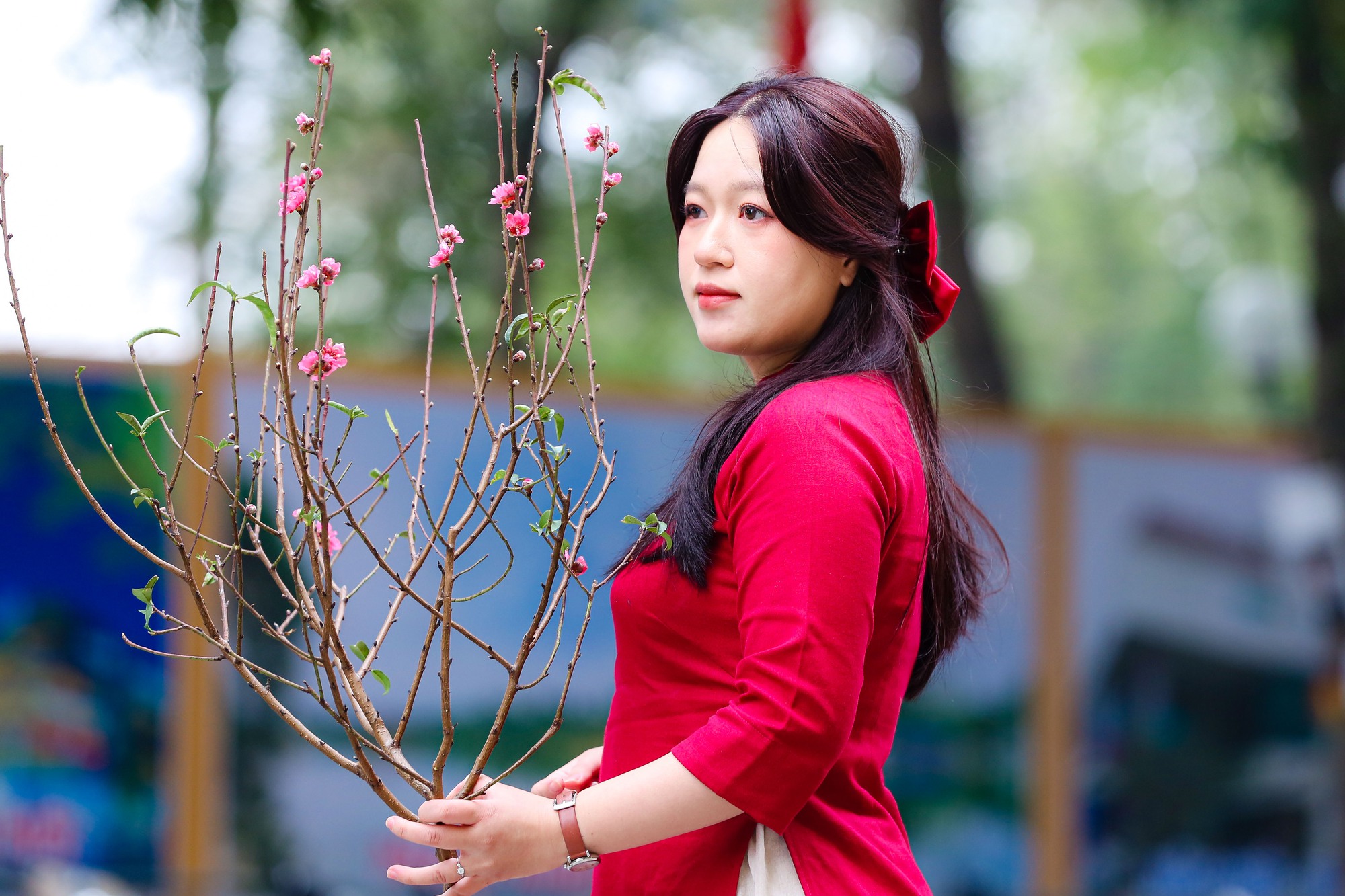 G&aacute;i H&agrave; th&agrave;nh thướt tha t&agrave; &aacute;o d&agrave;i xuống phố đ&oacute;n xu&acirc;n - Ảnh 9.