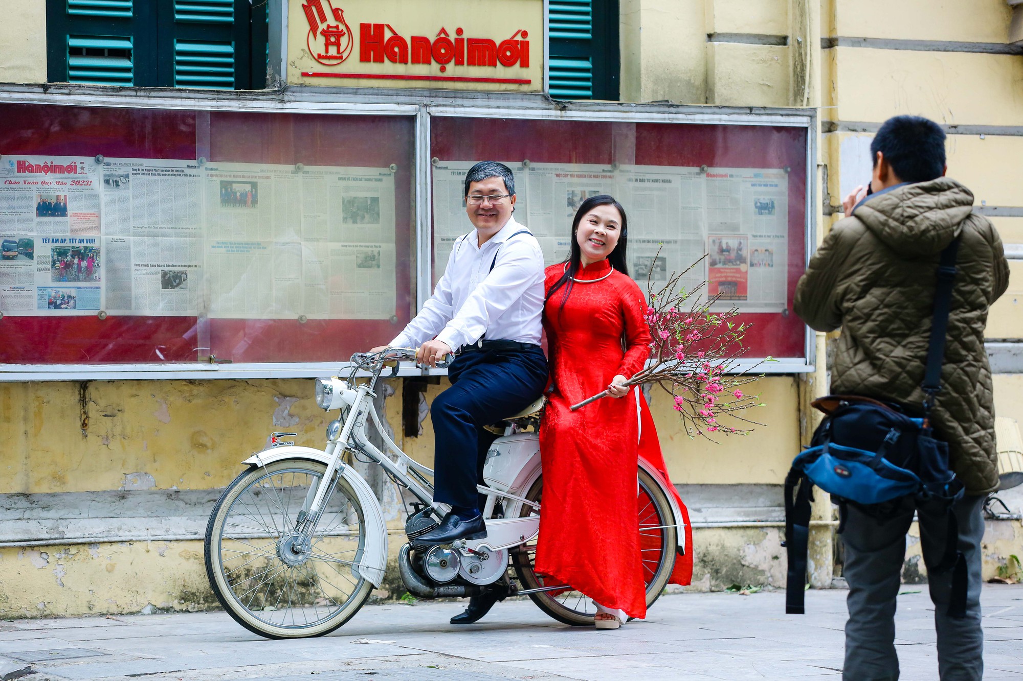 G&aacute;i H&agrave; th&agrave;nh thướt tha t&agrave; &aacute;o d&agrave;i xuống phố đ&oacute;n xu&acirc;n - Ảnh 3.