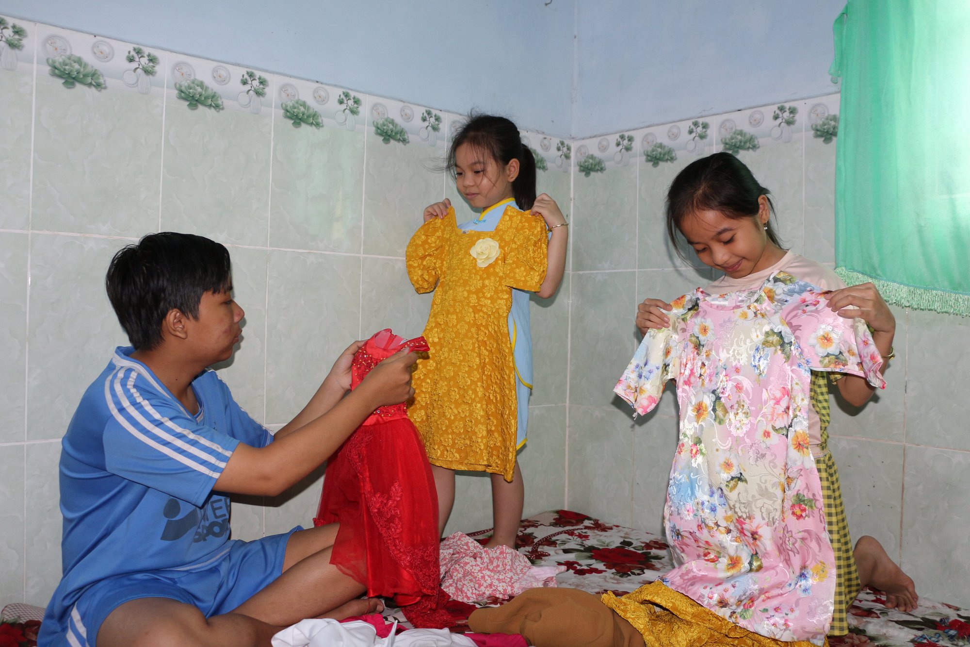 Gặp lại 3 đứa trẻ mồ côi cha mẹ sau vụ tai nạn giao thông ở Sóc Trăng