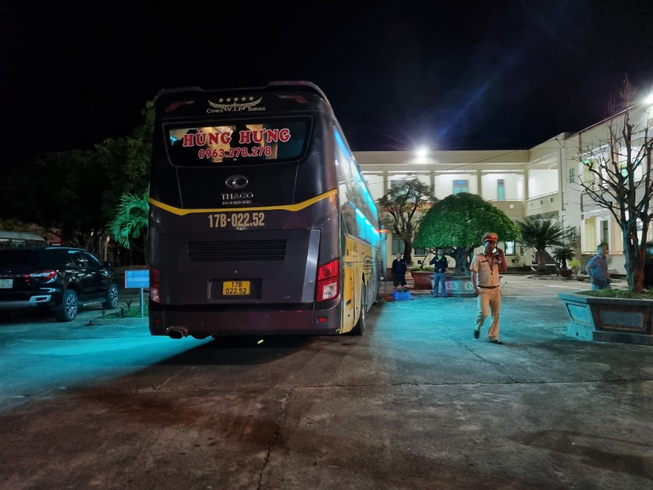 Khởi tố tài xế cố tình lao xe khách vào CSGT
