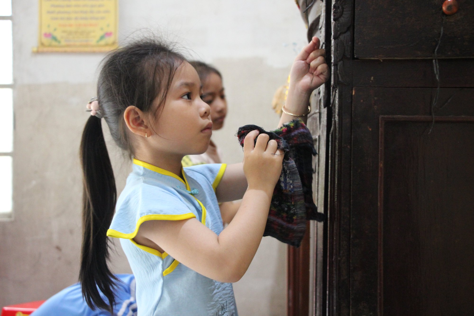Gặp lại 3 đứa trẻ mồ c&ocirc;i cha mẹ sau vụ tai nạn giao th&ocirc;ng ở S&oacute;c Trăng - Ảnh 4.