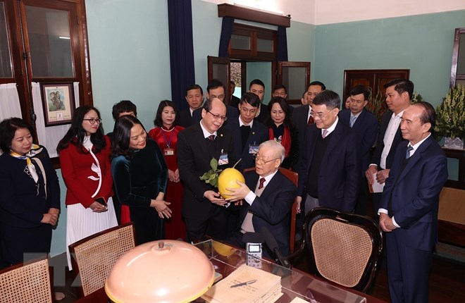 Tổng B&iacute; thư Nguyễn Ph&uacute; Trọng d&acirc;ng hương tưởng niệm Chủ tịch Hồ Ch&iacute; Minh - Ảnh 2.
