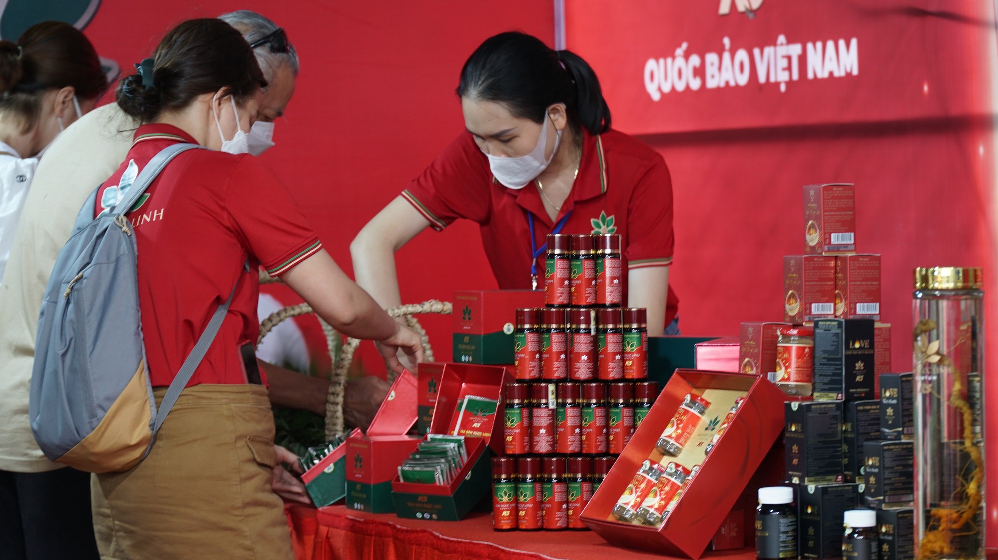 Nhiều kỳ vọng ở phiên chợ sâm Ngọc Linh - Ảnh 6.