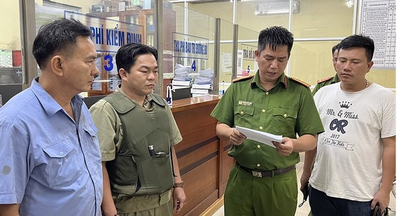 Bắt Giám đốc Trung tâm đăng kiểm ở Đồng Nai cùng nhiều thuộc cấp nhận hơn 5,4 tỉ đồng