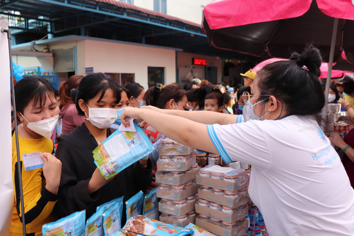 Mang m&ugrave;a xu&acirc;n v&agrave;o bệnh viện - Ảnh 5.