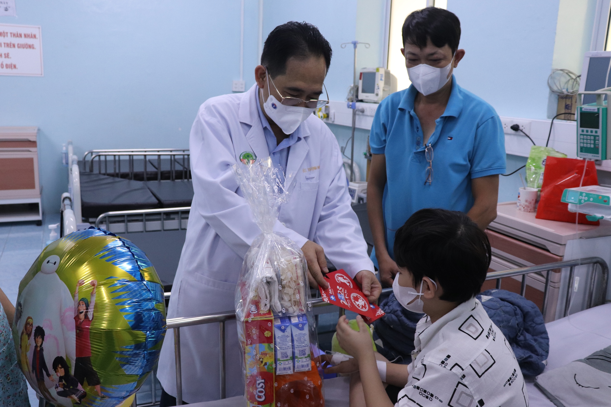 Mang mùa xuân vào bệnh viện