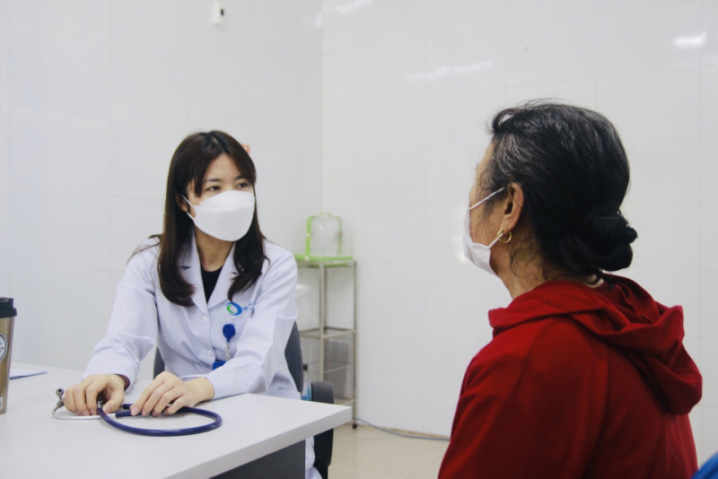 Dịch COVID-19 hôm nay: Số mắc giảm sâu, không còn bệnh nhân nặng sau 2 năm