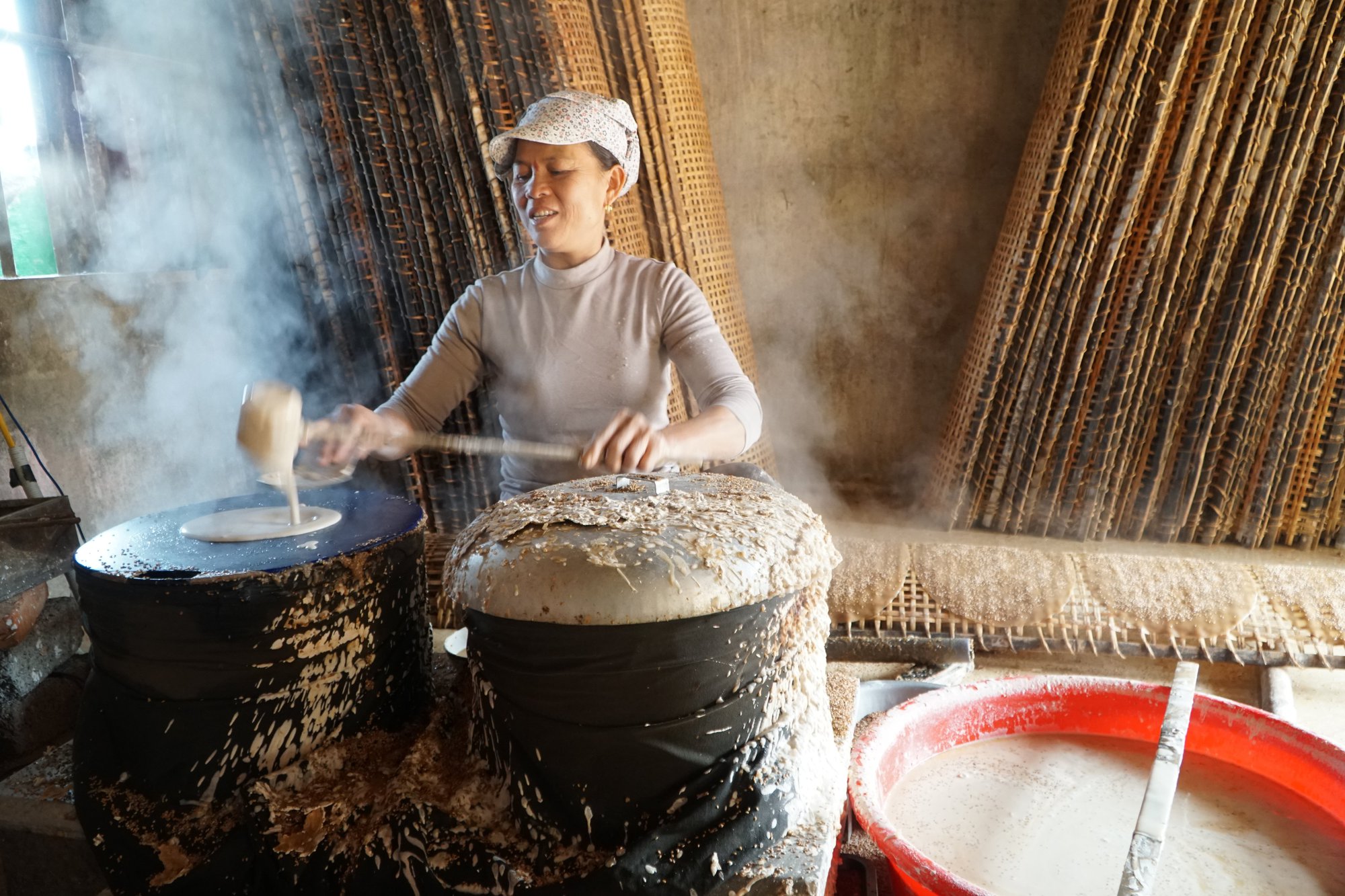 Mỏi tay tráng, quạt bánh đa phục vụ Tết - Ảnh 7.