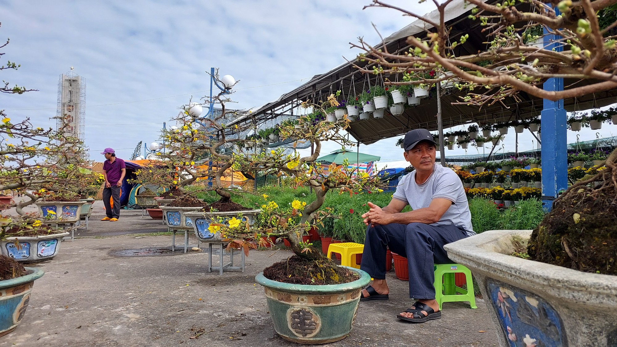 Hoa Tết Đà Nẵng: Hạ giá, sale sập sàn vẫn vắng người mua