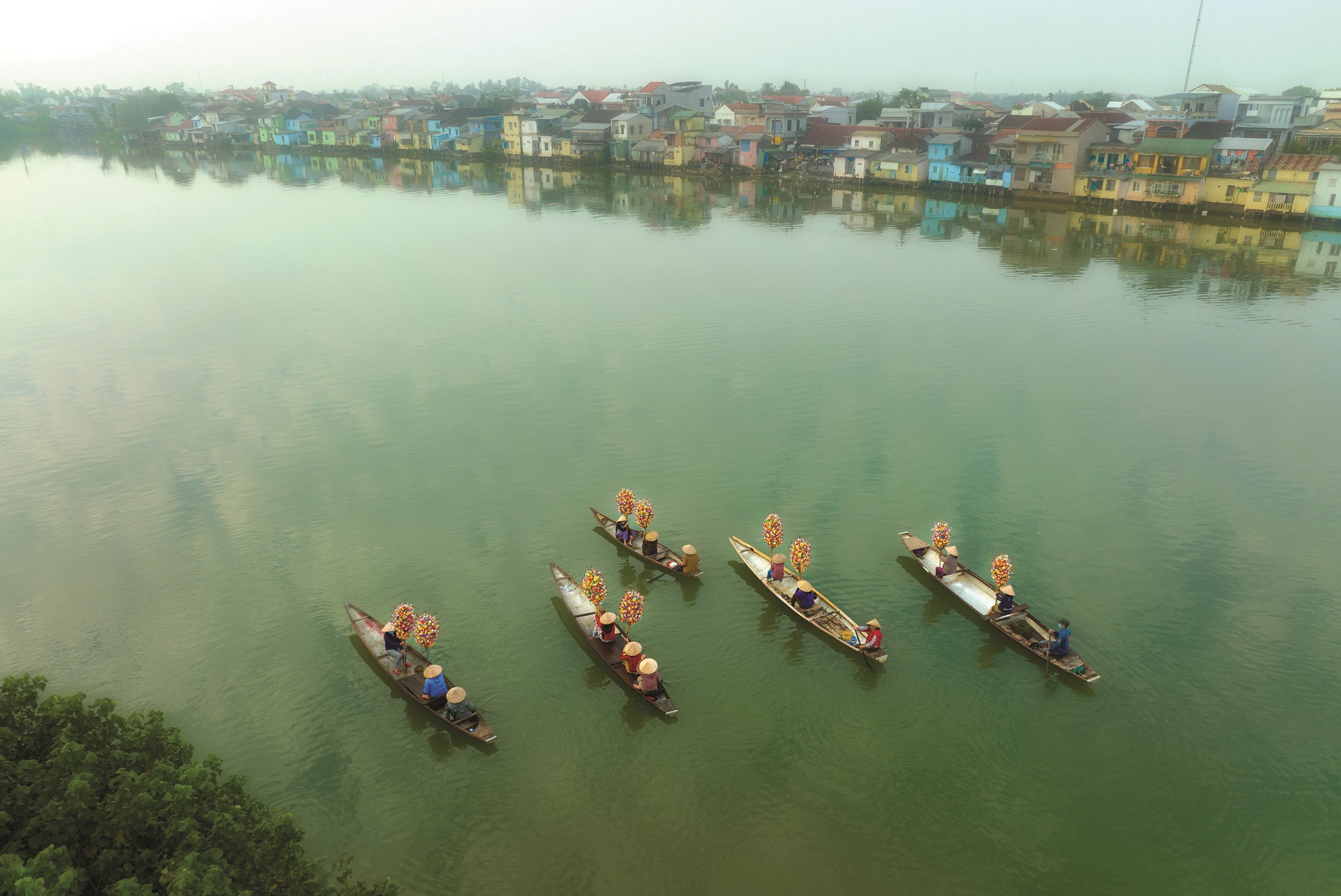 Bài thơ "Anh lên Đà Lạt" và "Bất chợt bên cạnh dòng sông"
