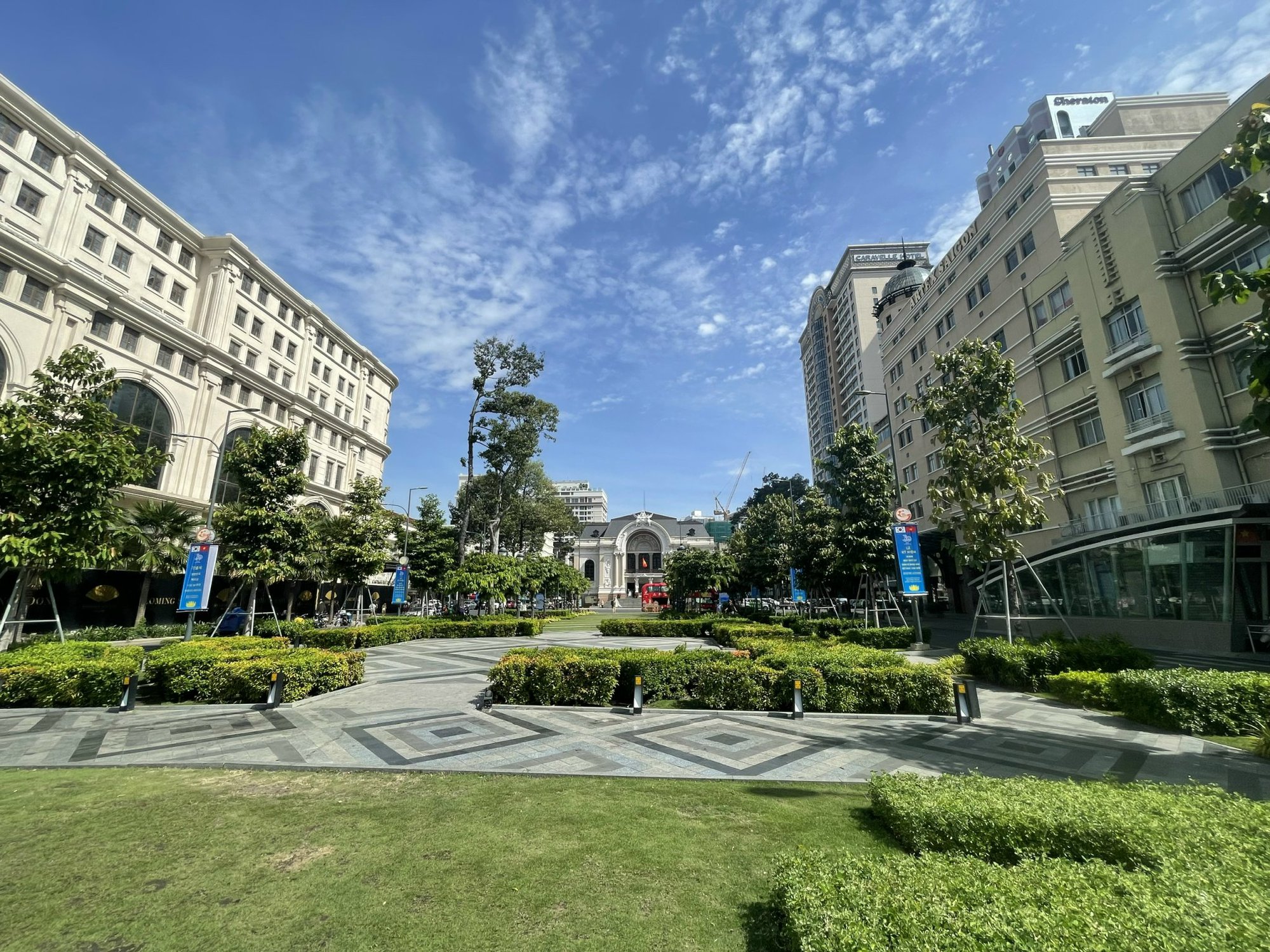 Đường s&aacute; th&ocirc;ng tho&aacute;ng ng&agrave;y 30 tết - Ảnh 2.
