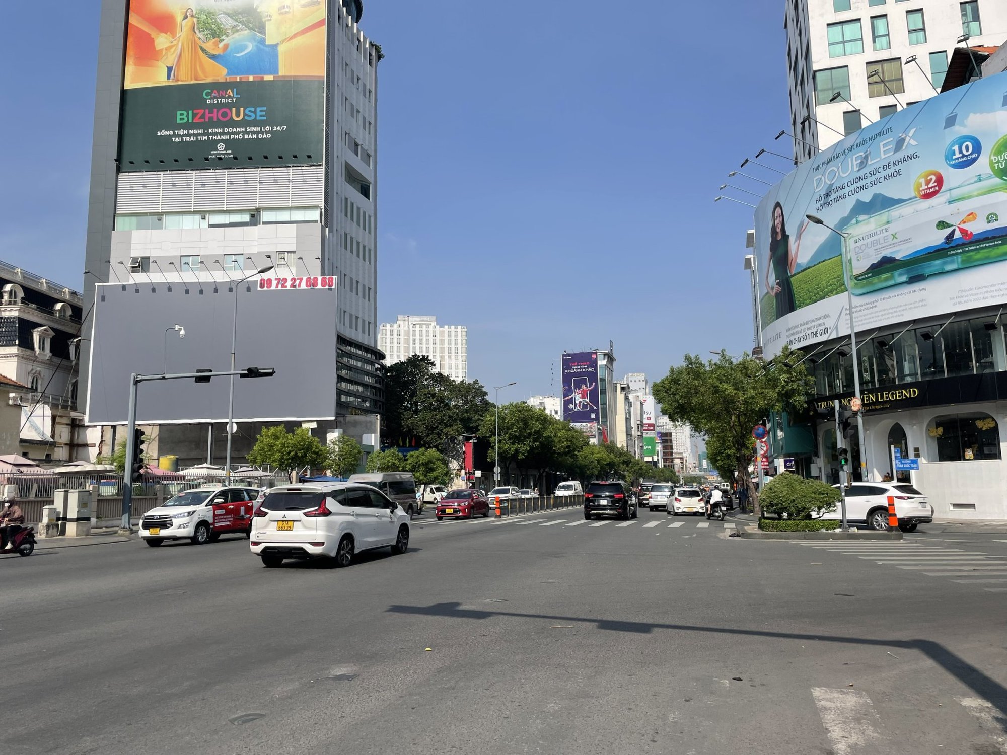 Đường s&aacute; th&ocirc;ng tho&aacute;ng ng&agrave;y 30 tết - Ảnh 5.