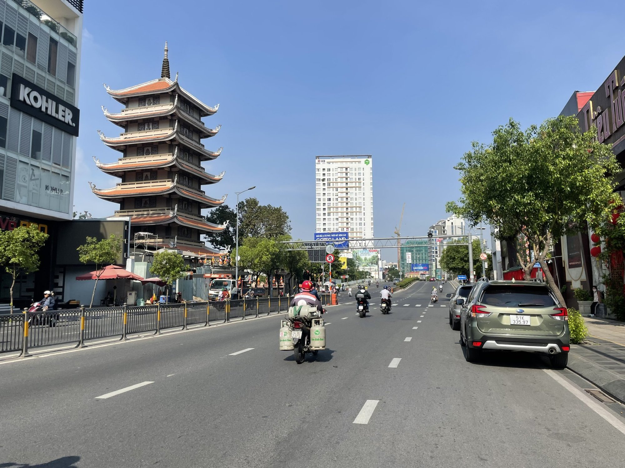 Đường s&aacute; th&ocirc;ng tho&aacute;ng ng&agrave;y 30 tết - Ảnh 6.
