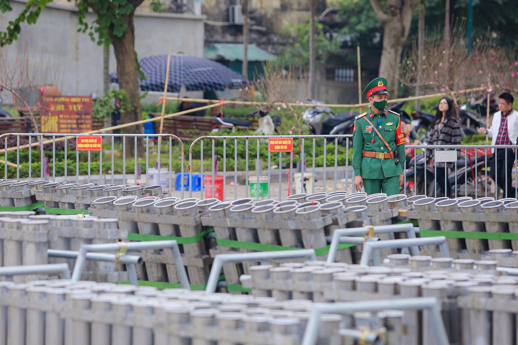 Bên trong trận địa pháo hoa ở Hà Nội