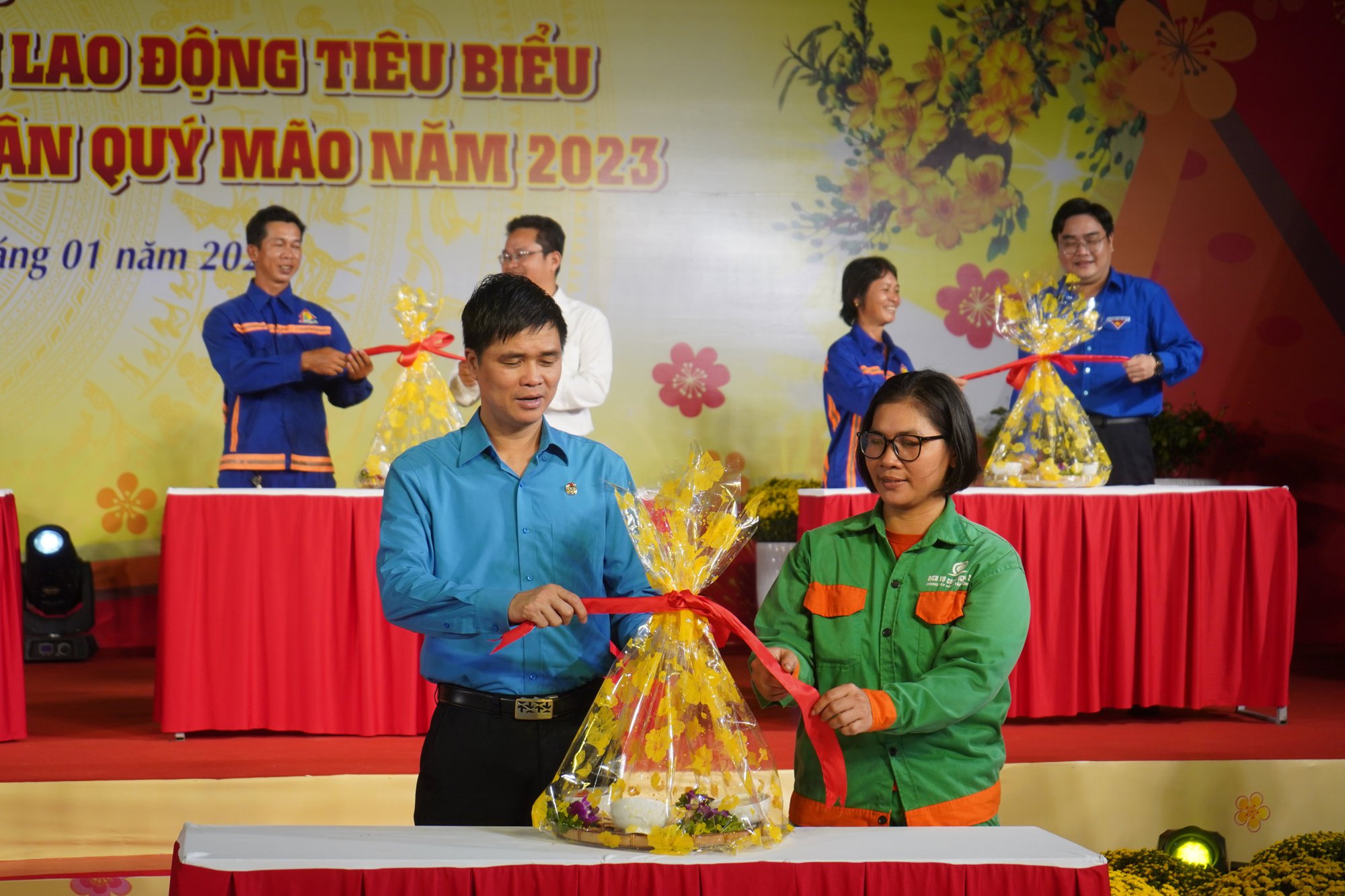 Tết của những công nhân xa quê - Ảnh 2.