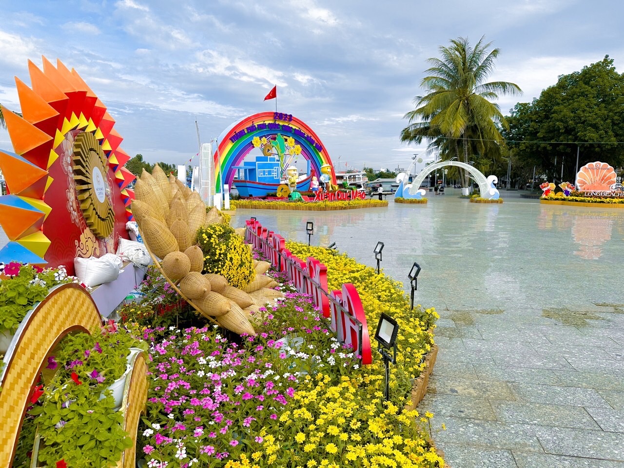 Độc đ&aacute;o m&egrave;o ốp l&aacute; sen ở Đồng Th&aacute;p, m&egrave;o r&ocirc;-bốt tại Ph&uacute; Quốc - Ảnh 7.