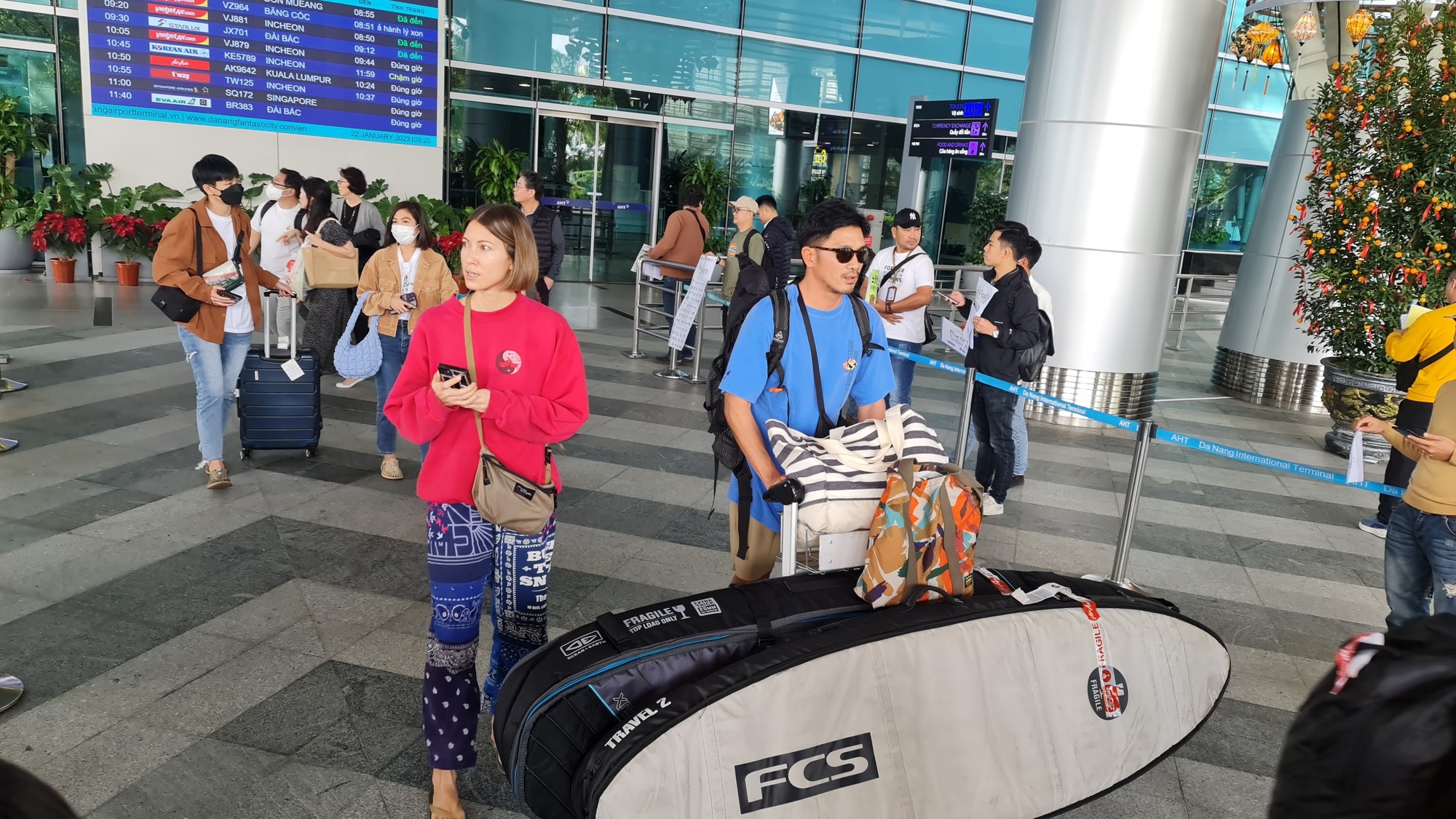 Du khách quốc tế “xông đất” Đà Nẵng, hào hứng nhận lì xì - Ảnh 8.