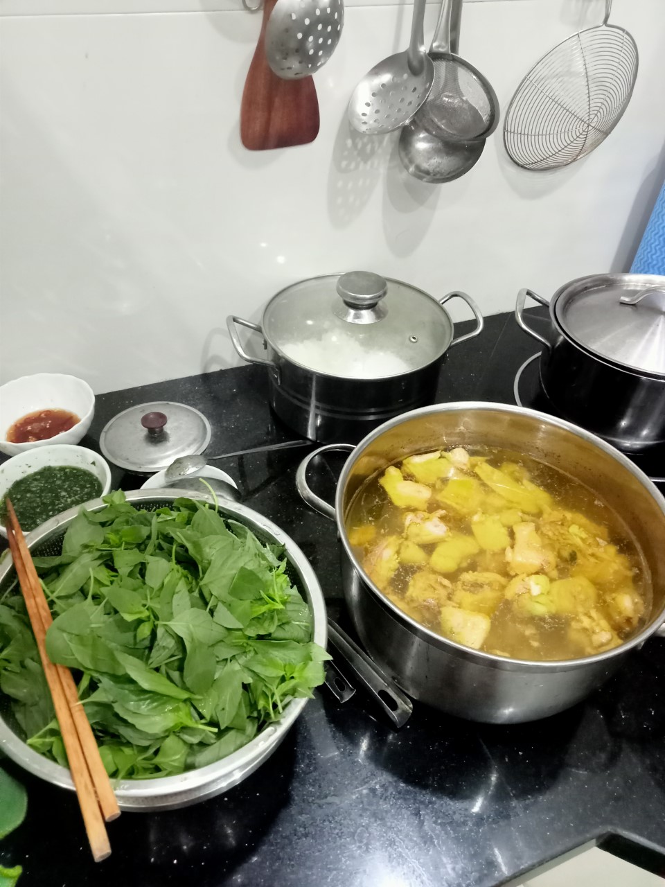 CUỘC THI VIẾT HƯƠNG VỊ TẾT: Th&egrave;m lắm nồi lẩu g&agrave; l&aacute; &eacute; m&aacute; nấu - Ảnh 1.