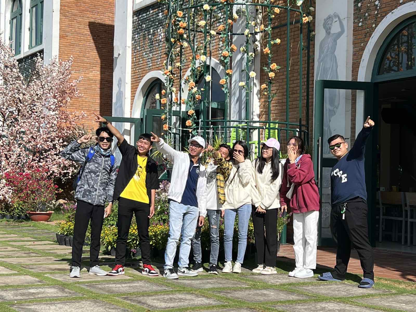 “Biển người” đổ về Khu Du lịch Văn hóa tâm linh Bà Chúa Xứ-Cáp treo Núi Sam - Ảnh 8.