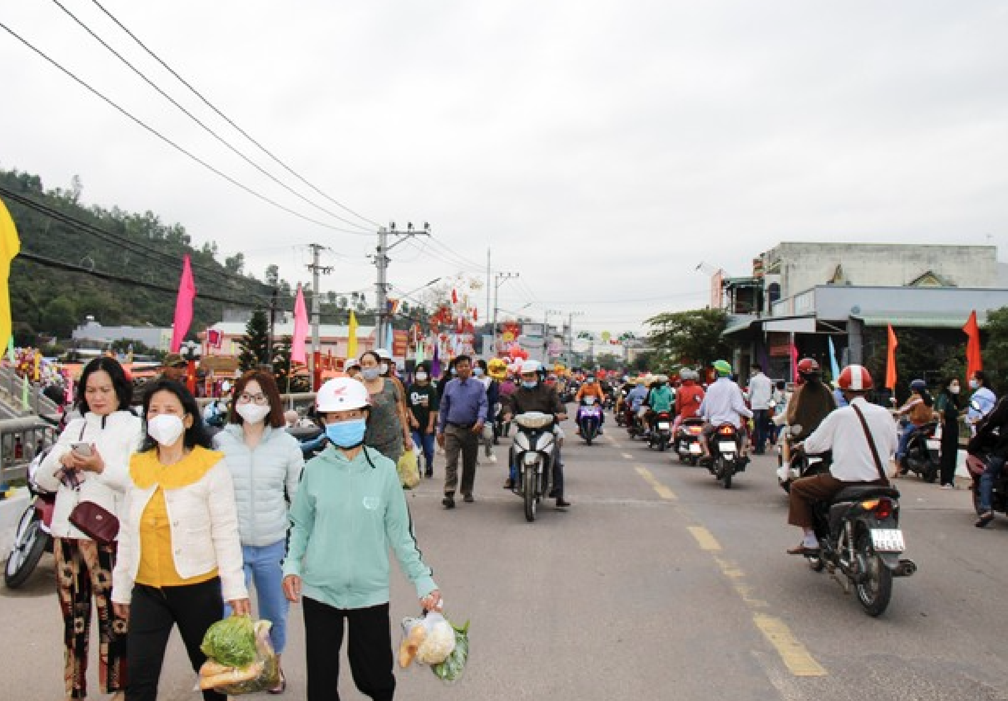 Phiên chợ mỗi năm chỉ họp 1 lần và không trả giá ở Bình Định