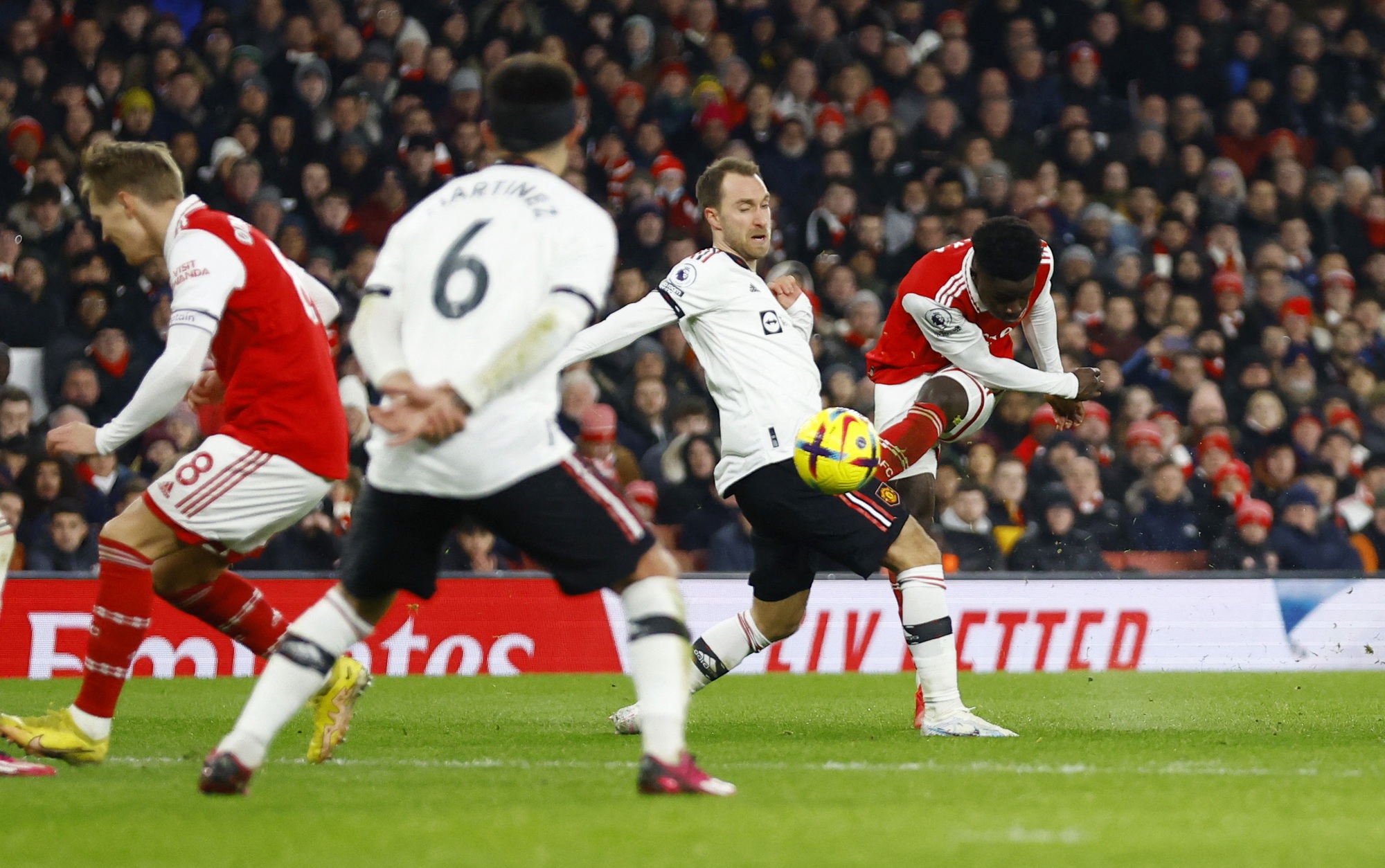 Ngược d&ograve;ng hạ Man United, Arsenal khẳng định sức mạnh số 1 nước Anh - Ảnh 5.