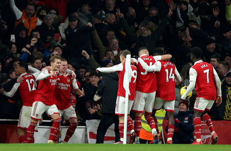Ngược d&ograve;ng hạ Man United, Arsenal khẳng định sức mạnh số 1 nước Anh - Ảnh 9.