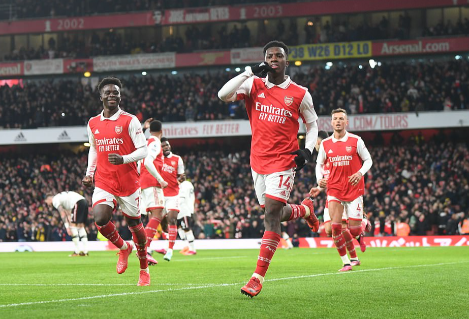 Ngược d&ograve;ng hạ Man United, Arsenal khẳng định sức mạnh số 1 nước Anh - Ảnh 8.