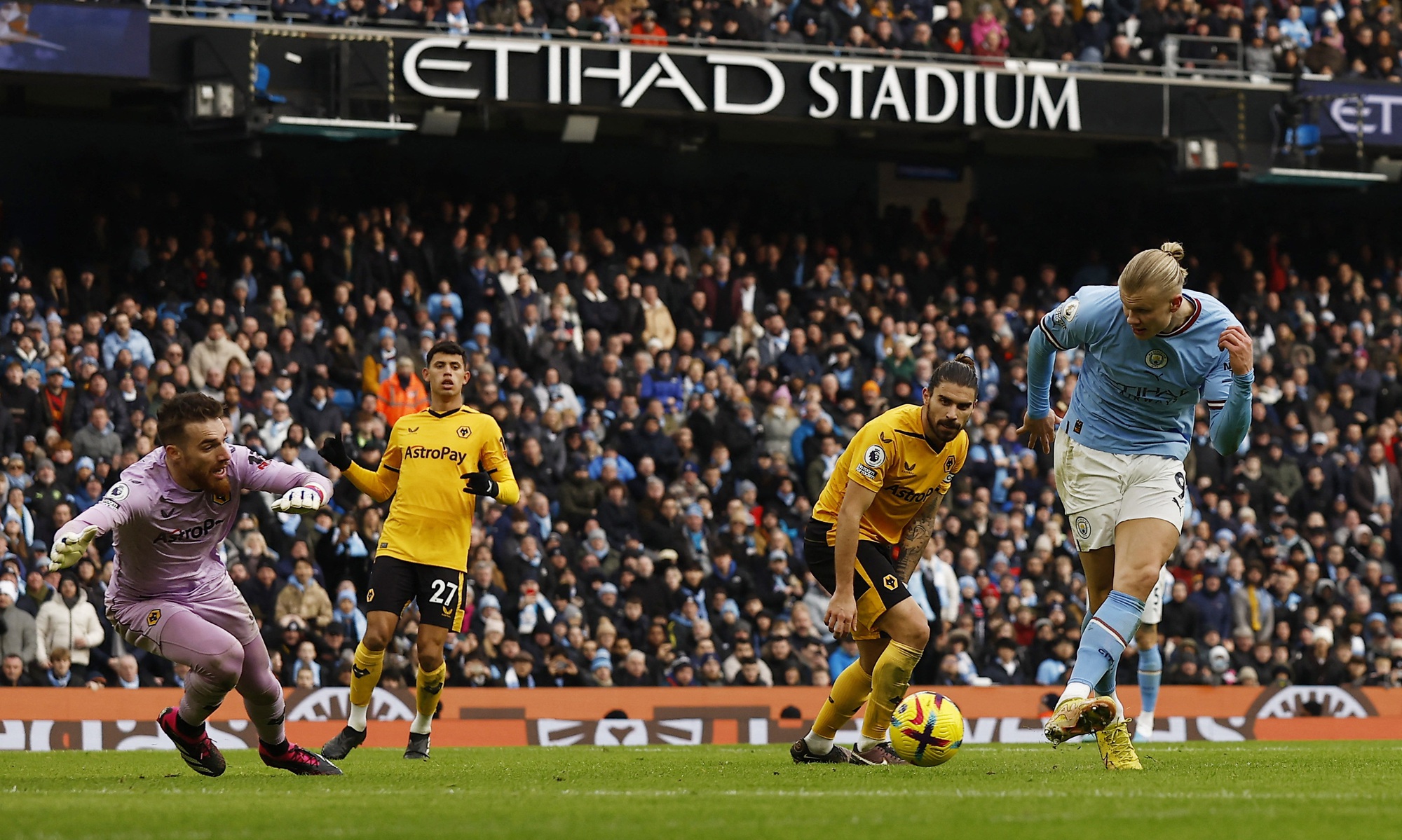 Haaland lập siêu hat-trick, Man City bám sát ngôi đầu Ngoại hạng Anh - Ảnh 5.