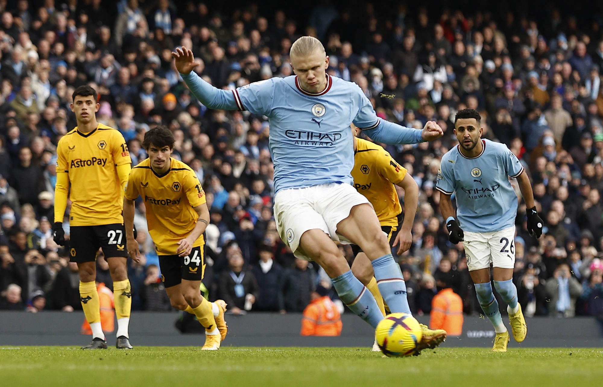 Haaland lập siêu hat-trick, Man City bám sát ngôi đầu Ngoại hạng Anh - Ảnh 4.