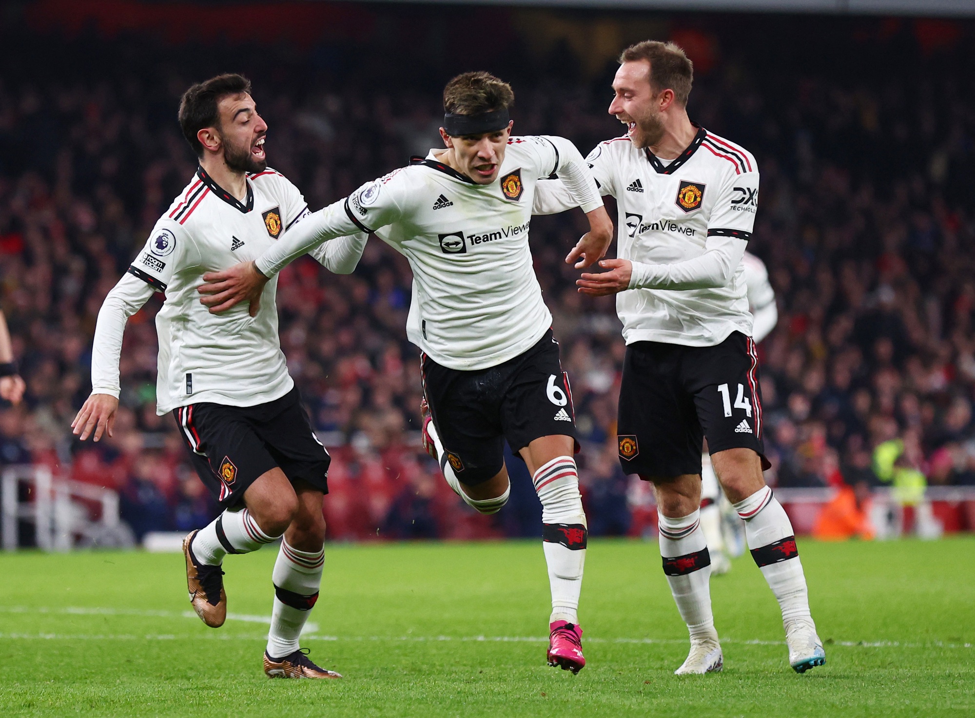 Ngược d&ograve;ng hạ Man United, Arsenal khẳng định sức mạnh số 1 nước Anh - Ảnh 6.
