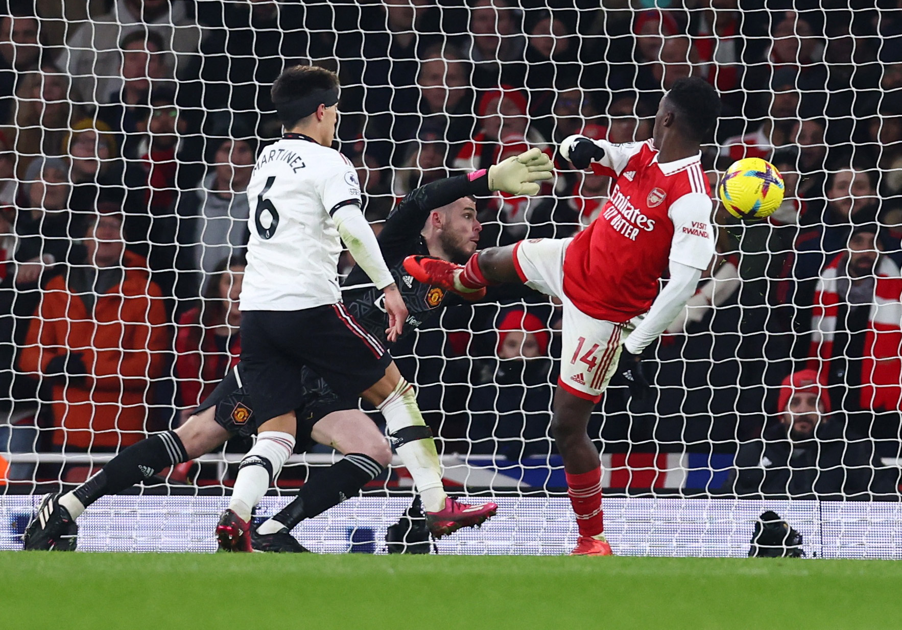 Ngược d&ograve;ng hạ Man United, Arsenal khẳng định sức mạnh số 1 nước Anh - Ảnh 7.